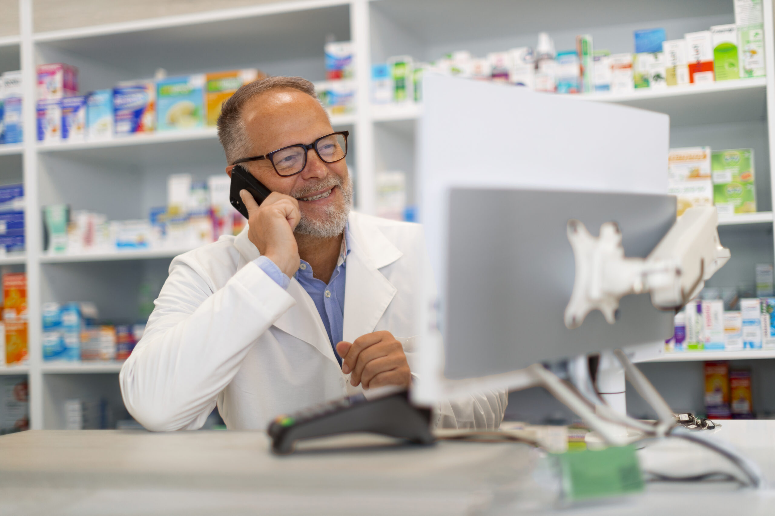 Como funciona a precificação de medicamentos? Quais fatores influenciam do laboratório até o consumidor final?